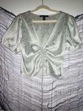 A really good vacation top with adjustable middle and a side zipper